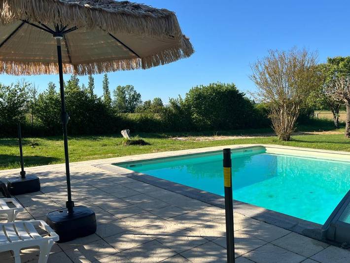 Location de vacances pour 4 personnes, avec jardin ainsi que vue et piscine à Saint-Justin (Gers) - 4