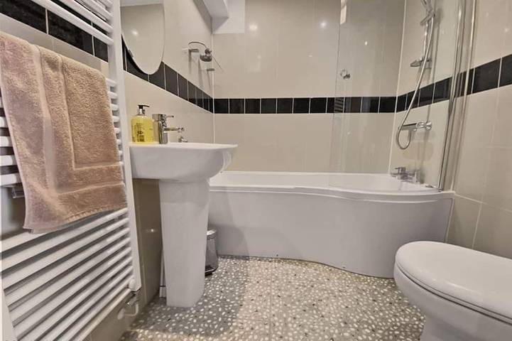 Apartamento entero, Waterfront Quay - Apartamento de 2 dormitorios con vistas al puerto para 4 personas (+2) in Gosport, Hampshire