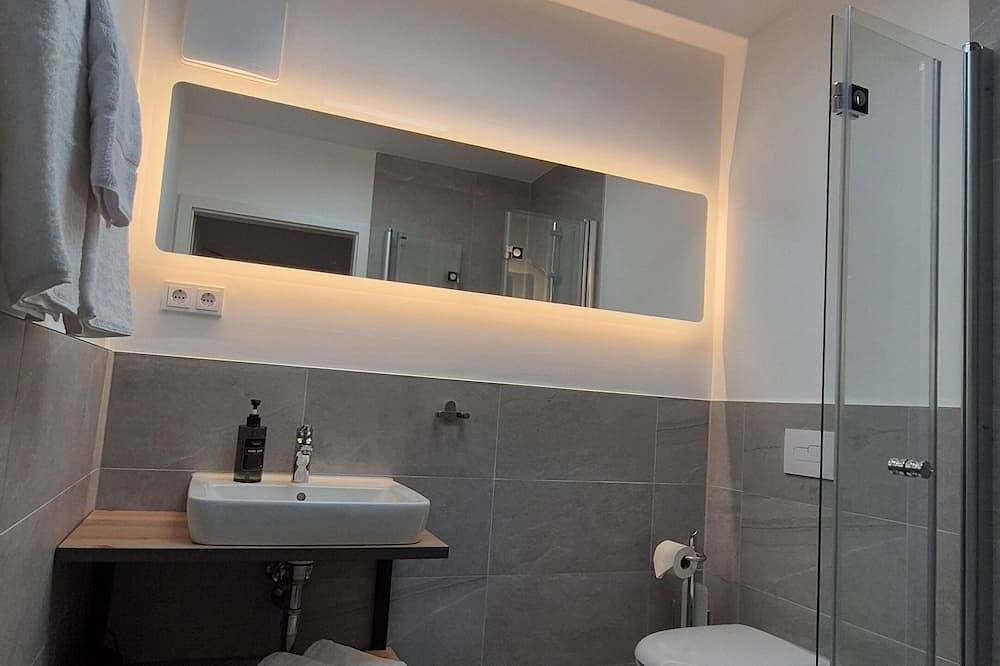 Ganze Wohnung, Apartments Seibel \n‌Doppel-/Zweibettzimmer mit Küche und Wintergarten in Sondelfingen, Reutlingen