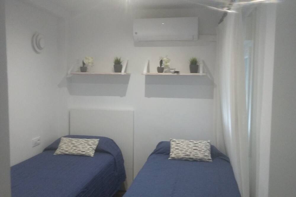 Ganze Wohnung, On the beachfront, infinite sea views, on the sand, Wifi in Fuentebravia, El Puerto de Santa María