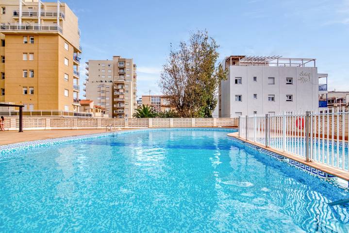 Entire apartment, Apartment 'Bonaire' with Sea View, Shared Pool and Private Terrace in Platja Nord de Gandia (Gandia), Playa de Gandía