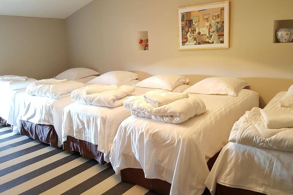 Uzes/Maison de caractère rénovée dans village, 16 couchages  avec petite piscine in Pouzilhac, Région de Nîmes