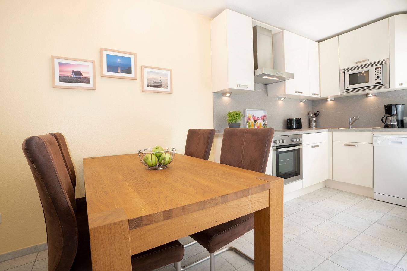 Entire holiday apartment, Strandallee 92b- Wohnung 18 in Themenstrände Scharbeutz, East Holstein