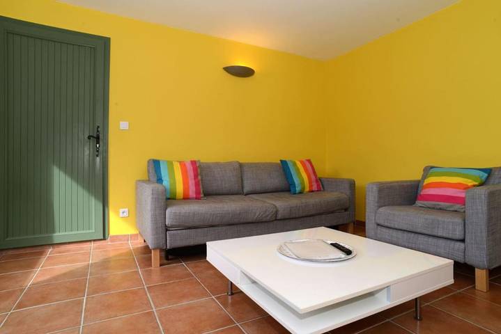 Appartement de vacances pour 3 personnes, avec vue ainsi que piscine et jardin