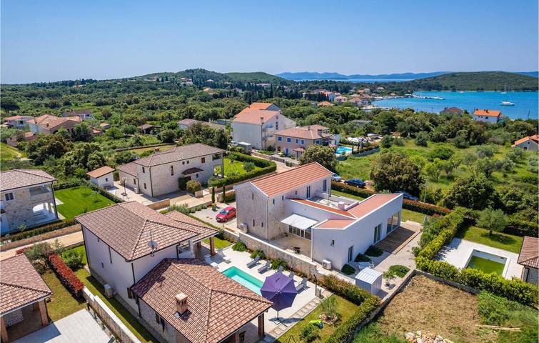 Encantador apartamento de 230 m² con piscina, terraza y a 300 m de la playa de Lučica Skrača in lučica Skrača, Ugljan
