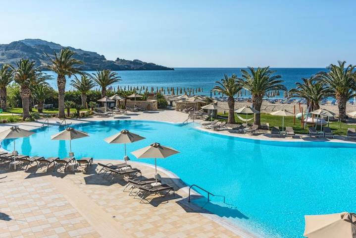 Ferienhaus für 4 Personen, mit Balkon und Terrasse sowie Garten und Pool in Damnoni
