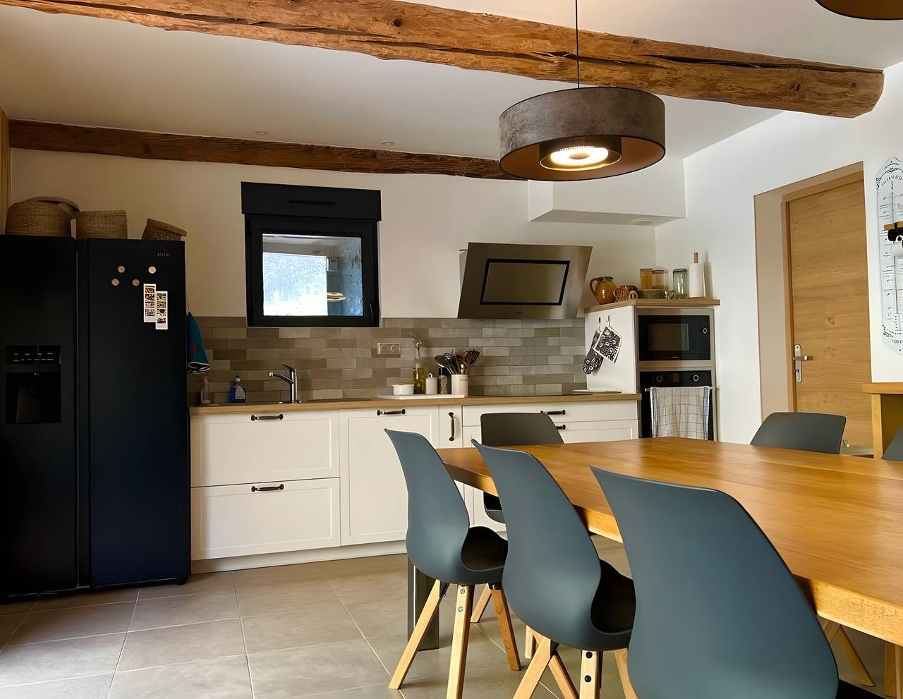 Gîte – La Grange Tima: Geräumiges Ferienhaus mit Bergblick für Gruppen bis 12 Personen in Orgeix, Französische Pyrenäen