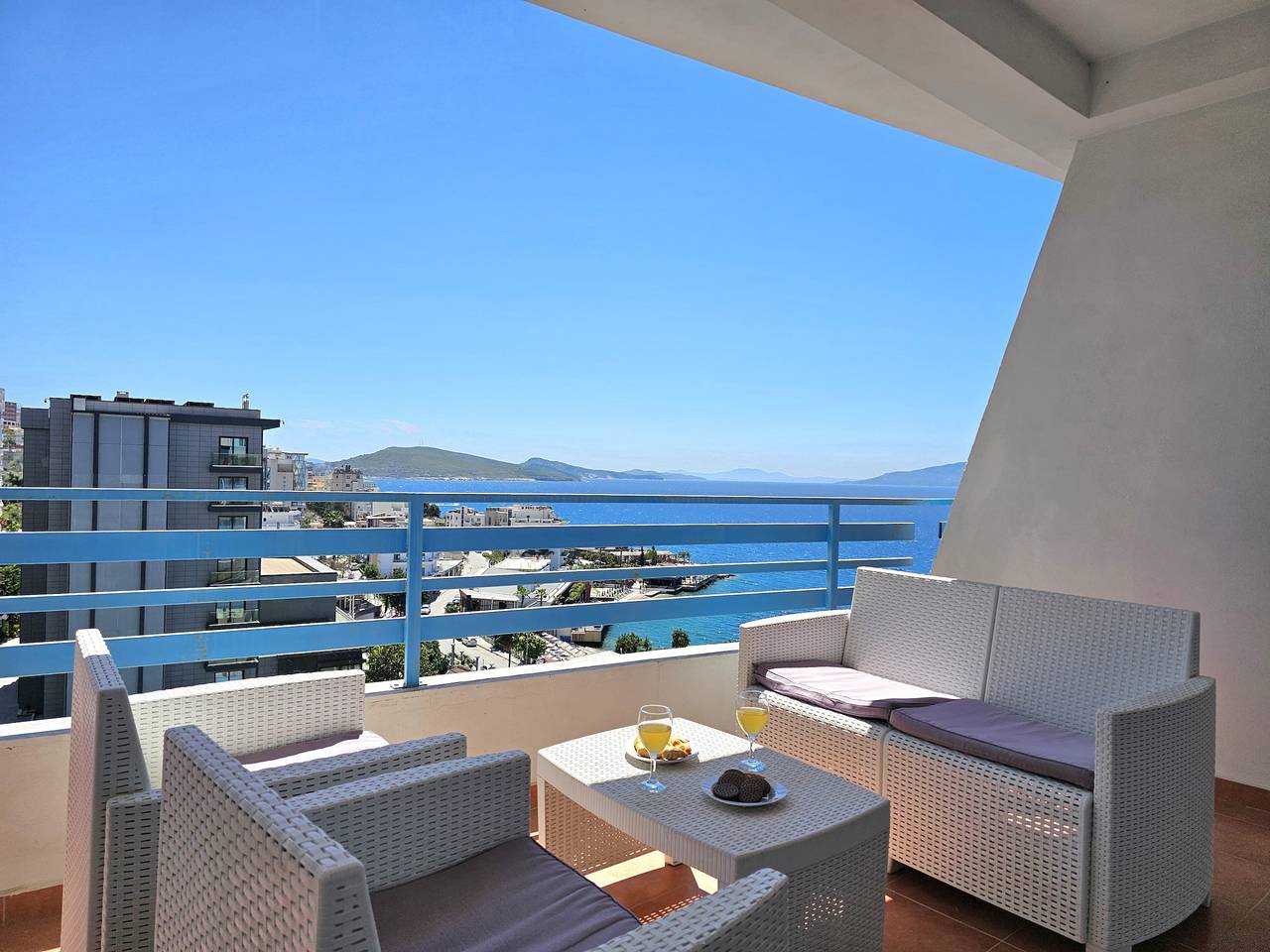 Ganze Wohnung, Ferienwohnung für 4 Personen mit Balkon in Sarandë, Vlorë