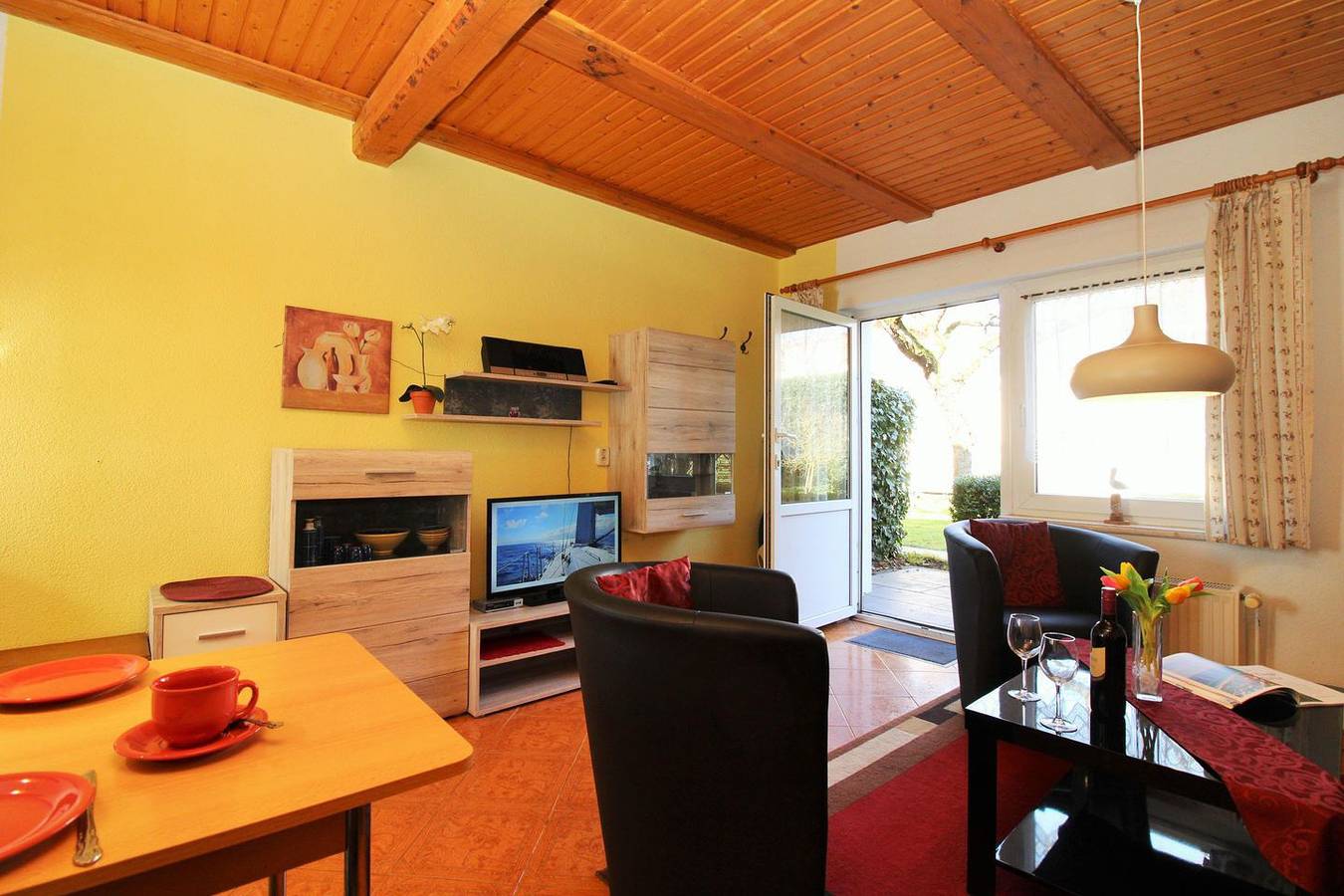 Entire apartment, Haus Birkentraum We 2: strandnahe und freundliche 2-Zimmer-Fewo mit Terrasse in Kühlungsborn, Baltic sea of Mecklenburg