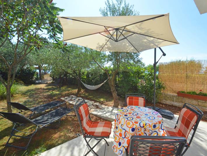 Ferienwohnung für 4 Personen, mit Terrasse und Garten in Umag - 3