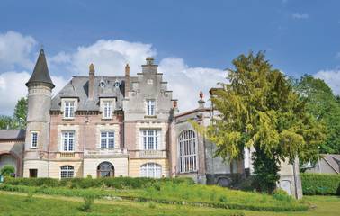 Gîte pour 12 personnes, avec terrasse à Marconne