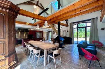 Cottage pour 12 personnes, avec piscine ainsi que jardin et jacuzzi à Cuzance