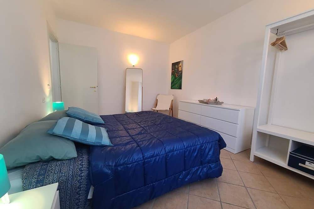 Geheel appartement, Sandra apartment with pool in Lonato, Garda Bergen