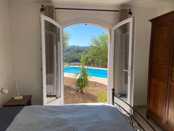 Location de vacances pour 8 personnes, avec vue ainsi que jardin et piscine à Carcès - 2