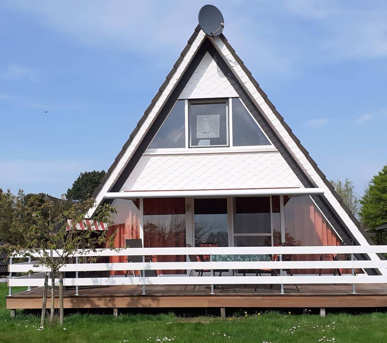 Top-Nurdachhaus in Randlage im Ferienpark Fedderwardersiel für bis zu 5 Personen in Fedderwardersiel, Butjadingen