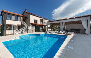 Ferienhaus für 12 Personen, mit Terrasse in Barban