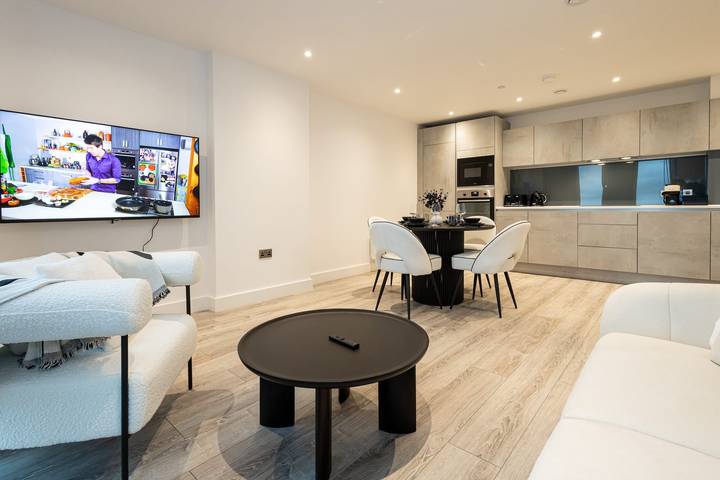 Loft for 2 people, with balcony and yard, kid friendly in Manchester