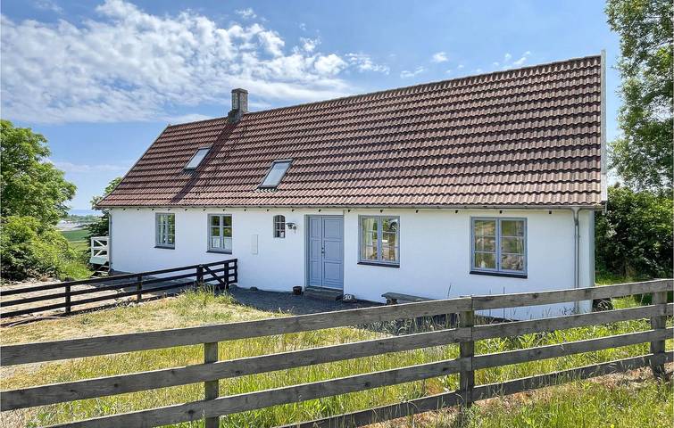 Ferieudlejning for 5 personer, med Terrasse i Gudhjem