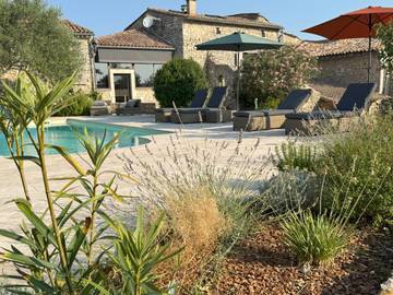 Chambre d’hôte pour 4 personnes, avec piscine et jardin ainsi que jacuzzi et sauna à Bouquet