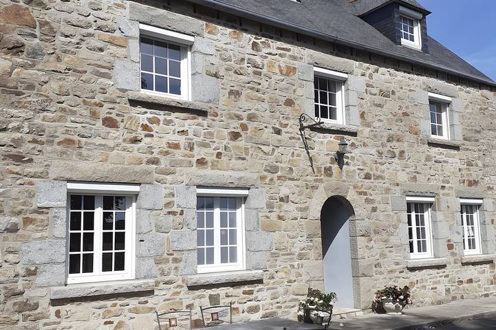 Location de vacances pour 8 personnes, avec jardin à Plouisy