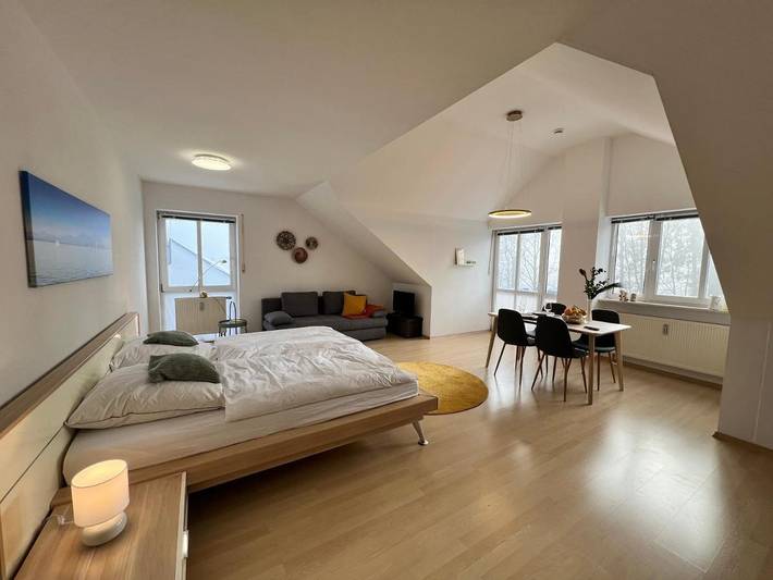 Ferienwohnung für 4 Personen, mit Balkon und Terrasse sowie Ausblick in Waldkraiburg