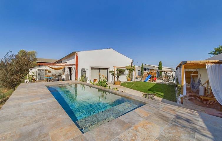 Modernes Apartment mit Pool in der Nähe von Eyragues Stadtzentrum in Eyragues, Arles und Umgebung