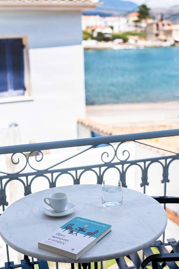 Location de vacances pour 6 personnes, avec vue et jardin à Galaxidi