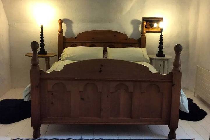 A Medieval Bolt-Hole in a Castle. in Navan, Comté de Meath