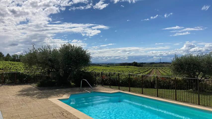 Ferienhaus für 9 Personen, mit Pool und Garten sowie Terrasse und Whirlpool, mit Haustier