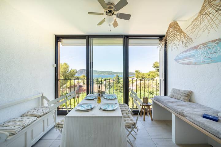 Entire holiday apartment, Breathtaking sea view,T3, for 6 , pool,  parking in Saint-Mandrier-sur-Mer, Mediterranean Coast (France)