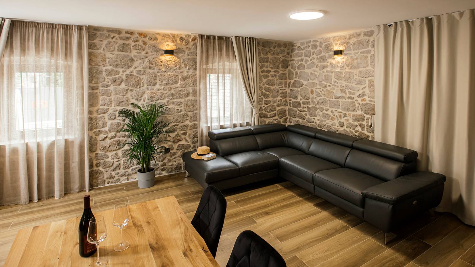 Villa Mila - Makarska by Villas Guide in Imotski, Makarska Riviera