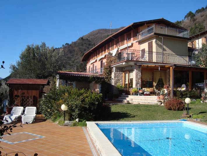 Appartamento per 6 persone, con balcone e vista lago nonché giardino a Salò