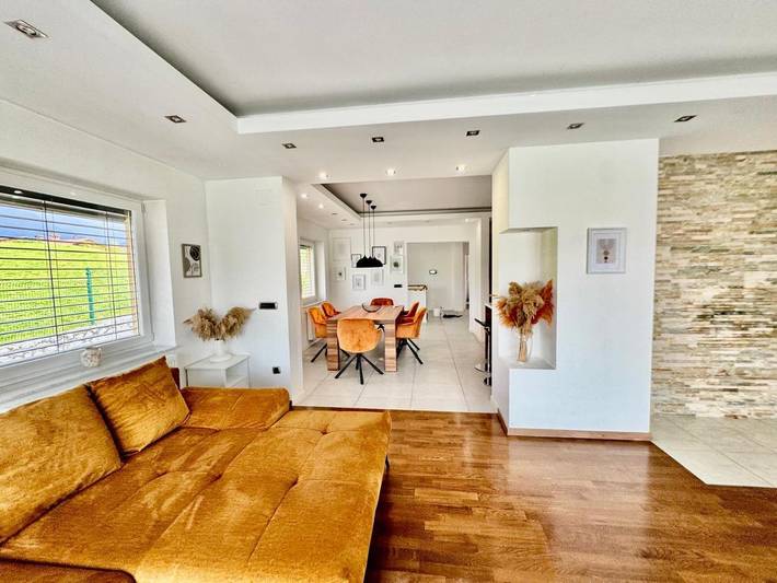 Villa für 8 Personen, mit Balkon und Whirlpool in Bled