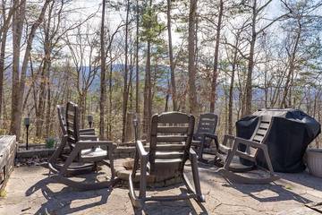 Lodge for 20 Guests in Wears Valley, Great Smoky Mountains National Park, Picture 3