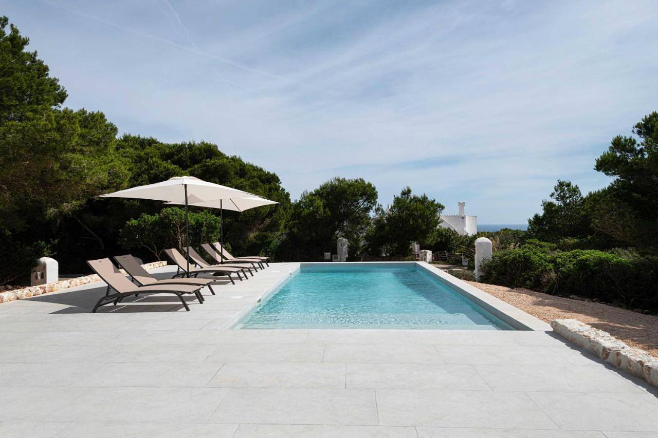 Villa Menorquina con piscina en la playa in Cala Morell, Ciutadella