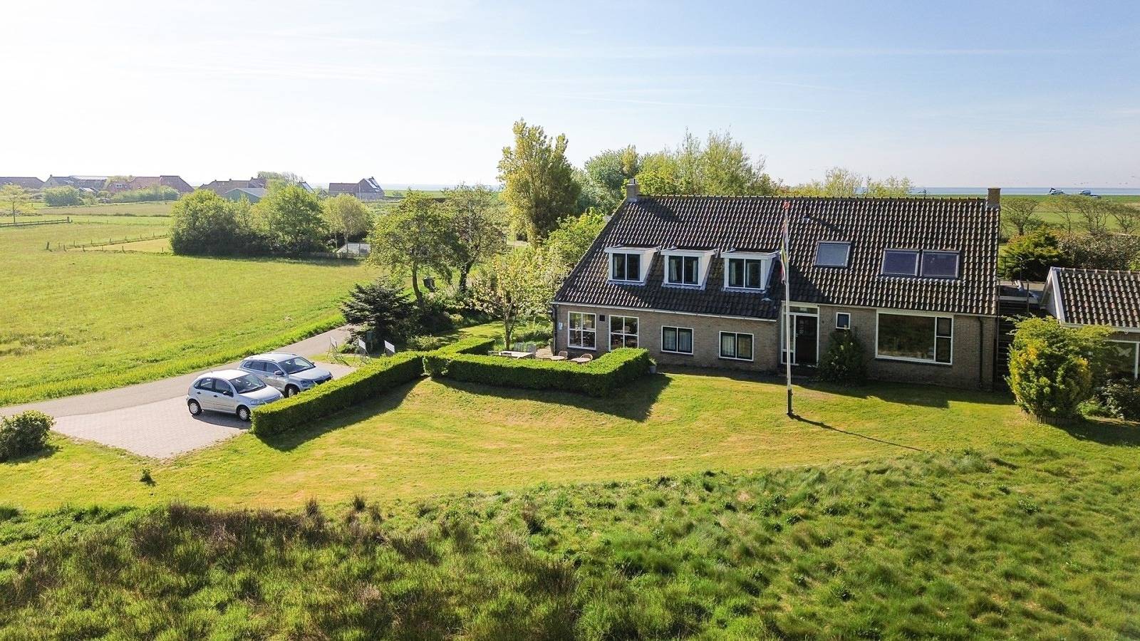 Spacious 18-person villa with sauna on Terschelling near the beach and nature in Islas de Frisia Occidental