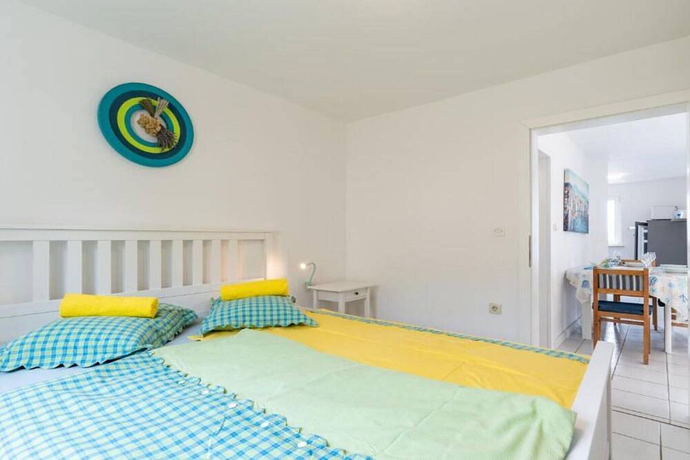 Apartamento entero, One Bedroom Apartment With Terrace in Novalja, Pag