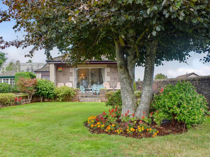 Log cabin for 4 people, with garden in Auchterarder