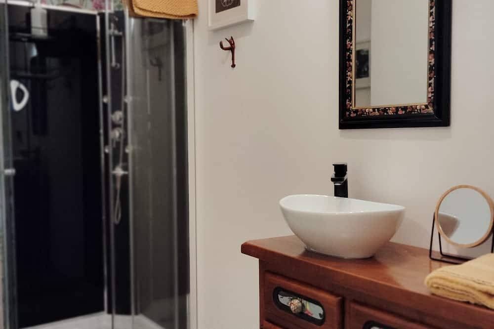 Cozy heated home near Carcassonne, self contained & ideal for weekends away in Badens, Región de Carcassonne