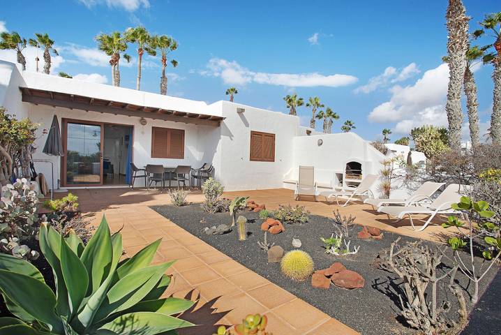 Ganze Wohnung, Ferienwohnung Puerto Chico R mit Meerblick, Pool, Terrasse & WLAN in Playa Blanca, Yaiza