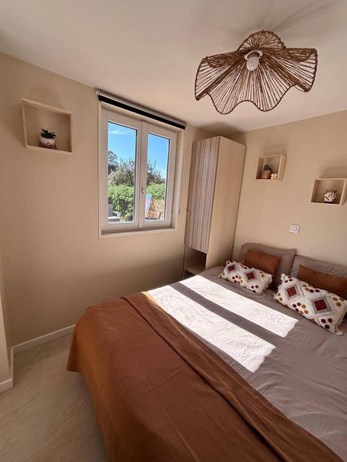 Camping pour 6 personnes, avec vue et piscine ainsi que jardin et terrasse, animaux acceptés à Gassin