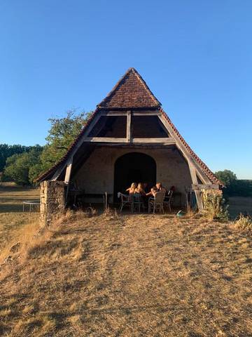 Gîte pour 6 personnes, avec piscine ainsi que jardin et vue, animaux acceptés à Labastide-Murat
