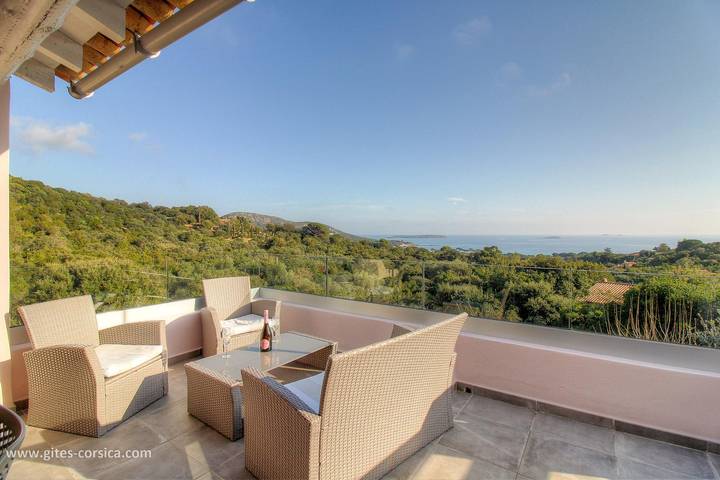 Gîte pour 4 personnes, avec Terrasse et Vue dans Palombaggia