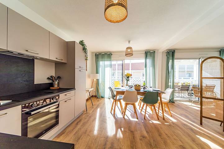 Location de vacances pour 8 personnes, avec jacuzzi et balcon dans Mimizan Plage