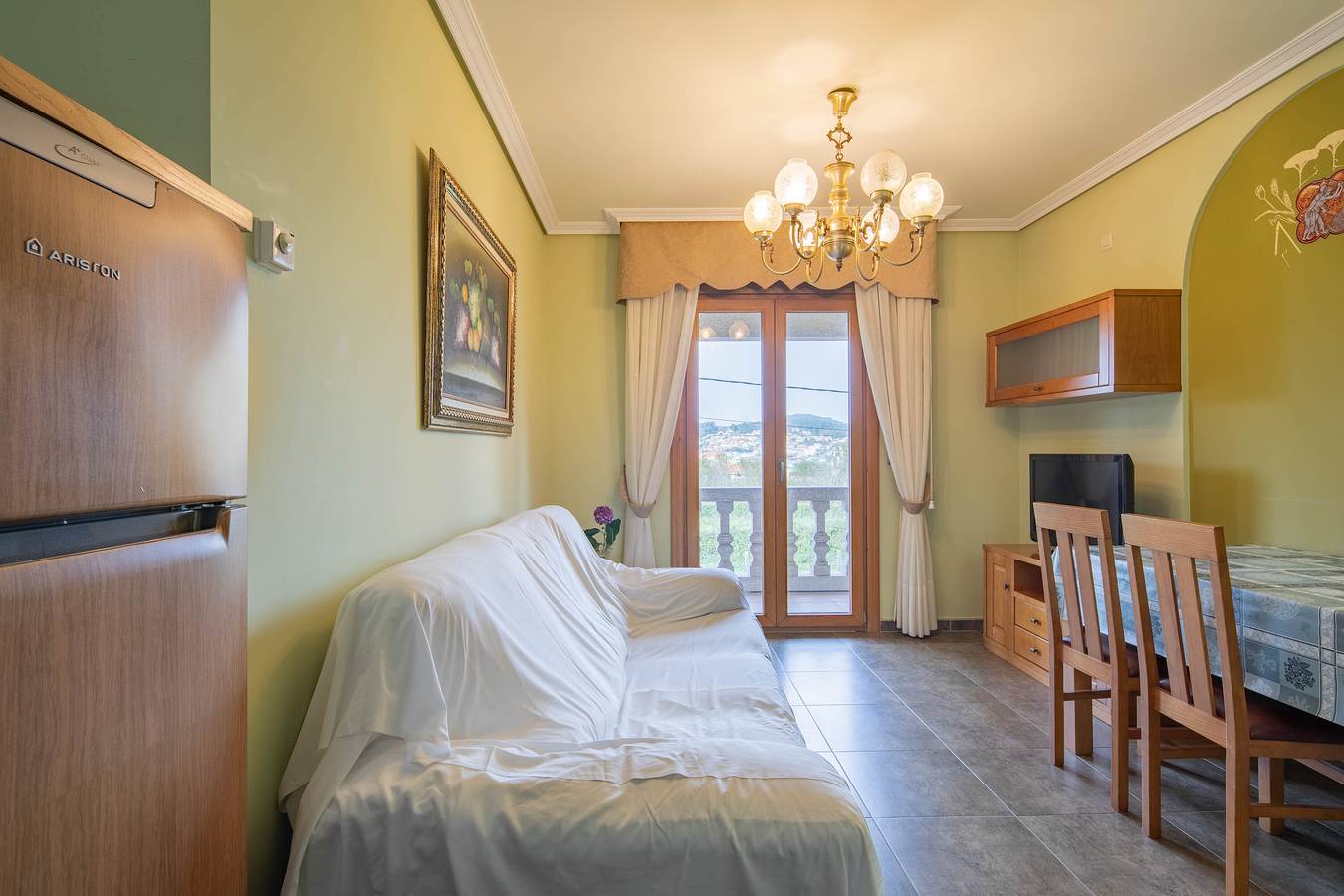 Apartamento entero, Apartamento 'Apartamento 11' con piscina compartida, terraza privada y Wi-Fi in Cangas, Rias Baixas