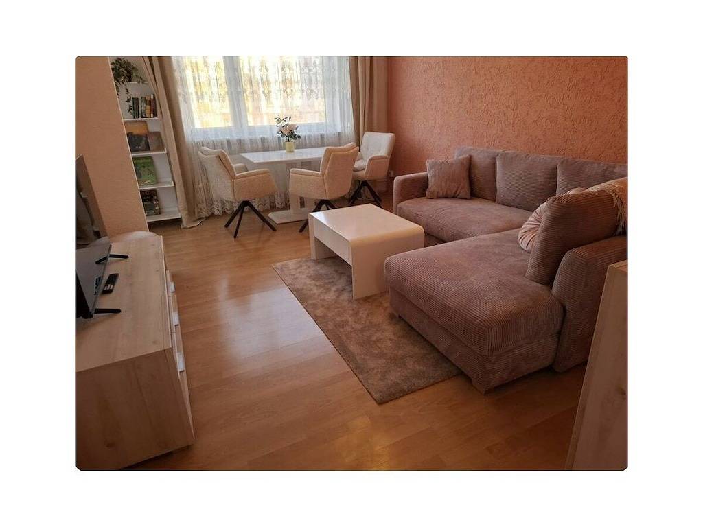Ganze Wohnung, Ferienwohnung in Hanau mit Schwimmbecken in Hanau, Main-Kinzig-Kreis