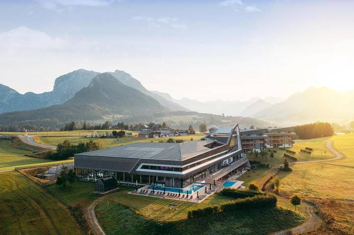 Hotel für 4 Personen, mit Terrasse und Whirlpool sowie Garten und Pool