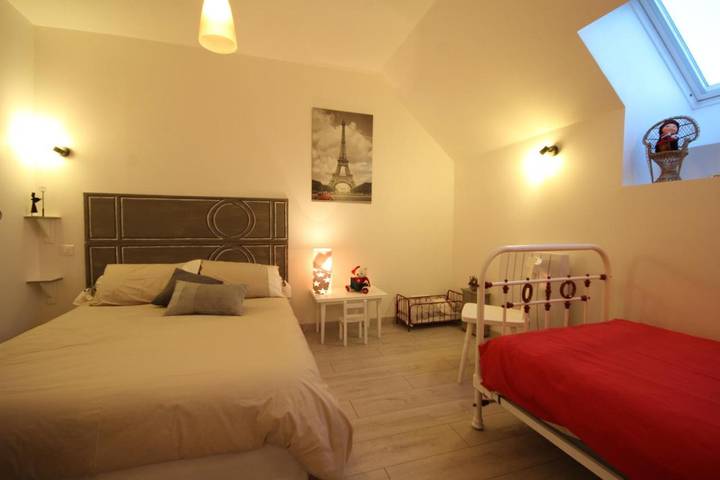 Location de vacances pour 9 personnes, avec vue et jardin, adapté aux familles à Le Pin-la-Garenne - 4