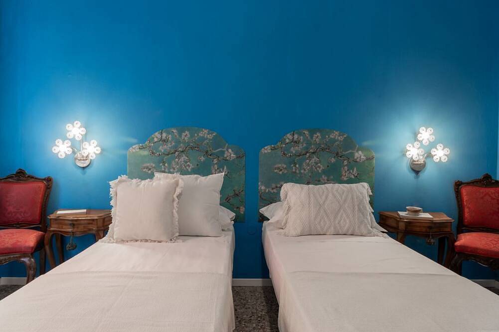 Apartamento entero, White Cross Square A Touch of Blue Apartment in Ferrara, Provincia de Ferrara