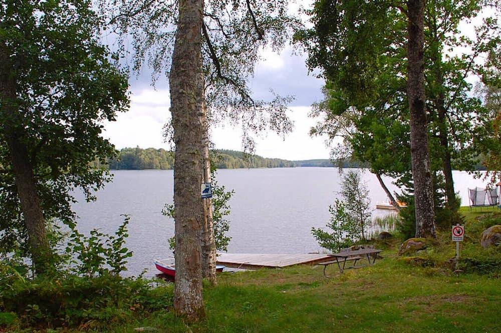 Schönes Ferienhaus auf Seegrundstück mit Boot und Sauna in Ödeshög, Östergötland